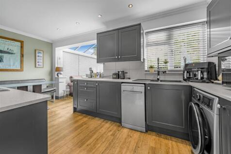 Kitchen 3.jpg