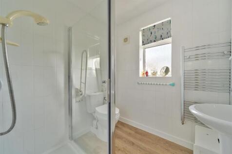 Abbotts Park Shower Room.jpg