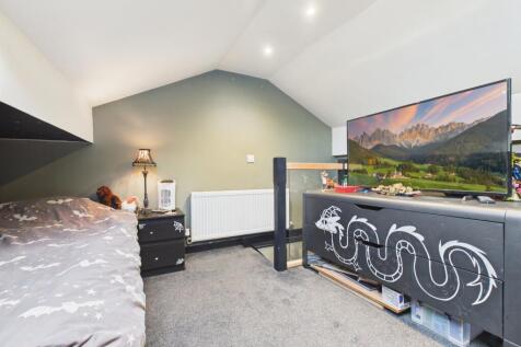 CAM03729G0-PR0189-STILL031