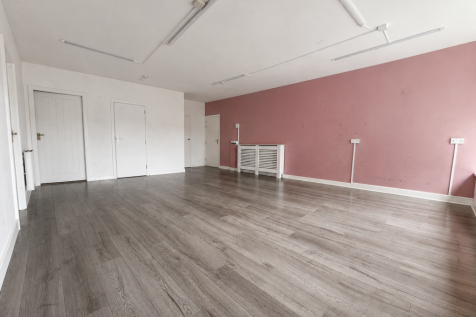 Retail Property (high street) to rent Image 2
