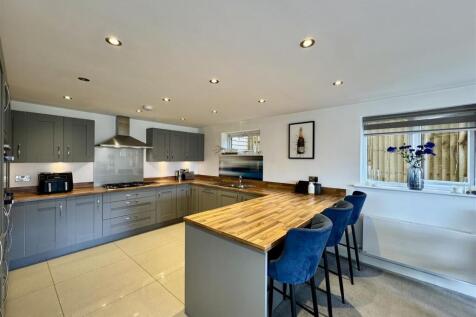 OPEN PLAN LIVING DINING KITCHEN