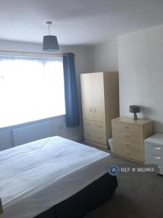 Room 4 - Available