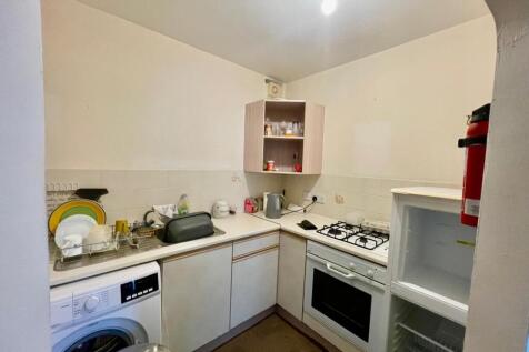 1 bedroom Semi Detached for rent