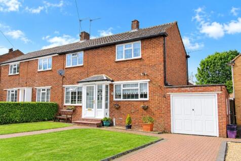 3-bed semi-detached on Perrycroft, Windsor, Berkshire, SL4, £2,100/mo