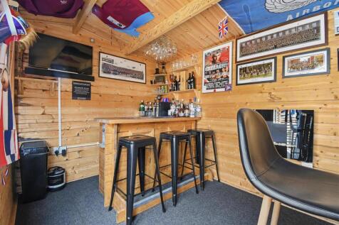 Outdoor home bar