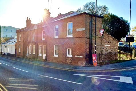 6-bed terraced on 2 Dormer Place, Leamington Spa, £4,170/mo