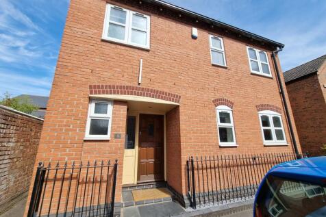 4-bed detached on 5 New Street, Leamington Spa, £2,650/mo