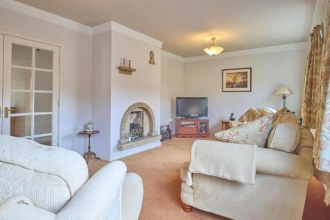Lounge to front