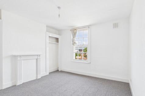 CAM01740G0-PR0572-STILL006