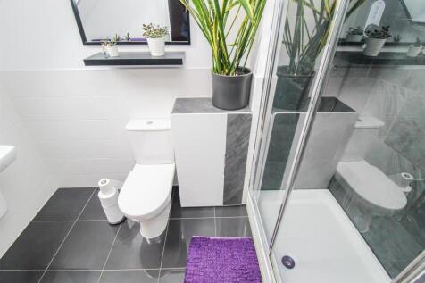 EN SUITE SHOWER ROOM/W.C.