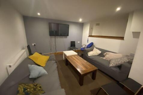 8-bed house on Sherwin Grove, Nottingham, £5,200/mo