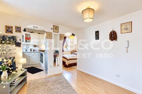 Chartwell Close, Greenford, UB6 photo 3