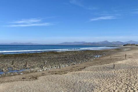 Llandanwg beach