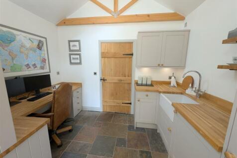 Open Plan Kitchen and Lounge