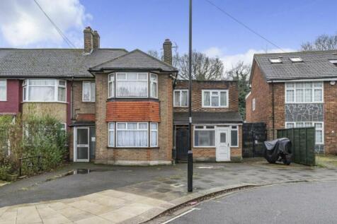63 Selbourne Gardens, Perivale.jpg