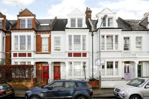 A top floor period conversion located just off Putney High Street, close to Putney train station