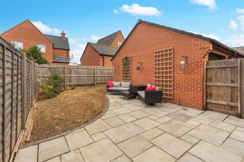 5 Davies Road, Banbury-14.jpg