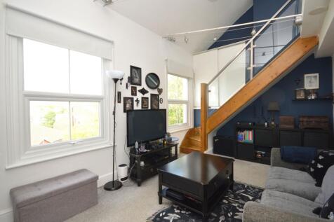Living Room/Dining Area