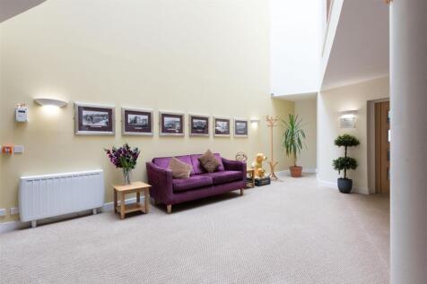 Foyer33LC.jpg