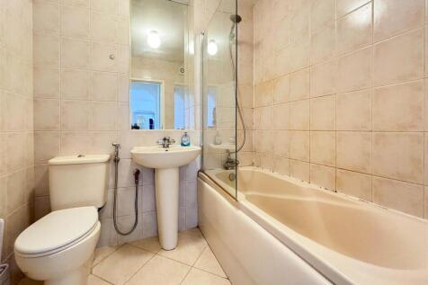 bathroom (1 of 1).jpg