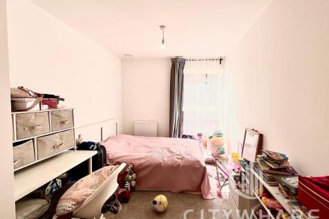 Flat , Tabbard Apartments, East Acton Lane, London photo 4