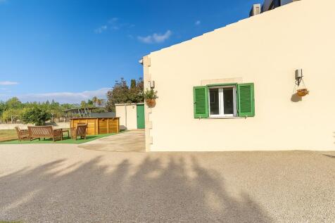 The side view and the pool