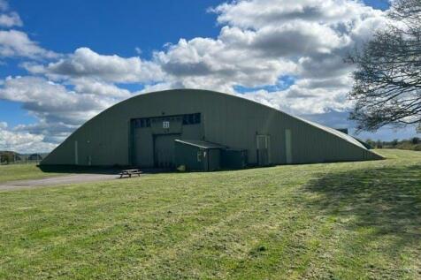 Hangar 21 Aston Down ID 17735.jpg