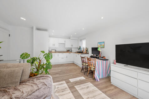 Henfield Road, SW19 photo 3