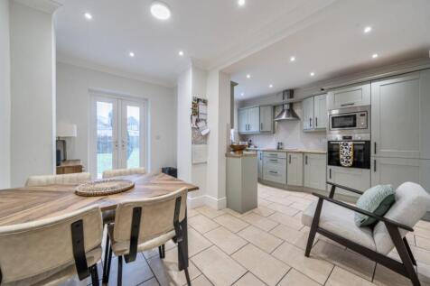 1403817-19-697cace0ee3dd