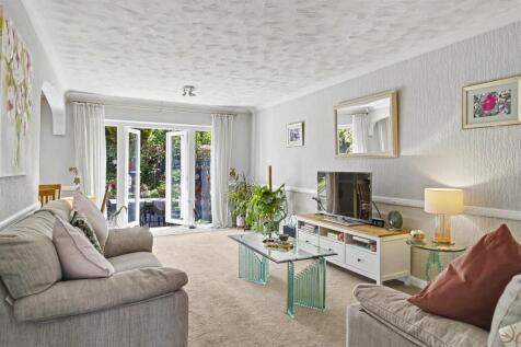 Living Room A.JPG