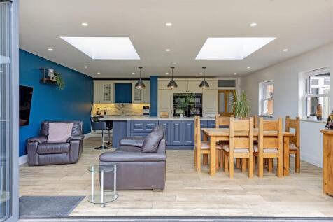 Kitchen / Breakfast Room