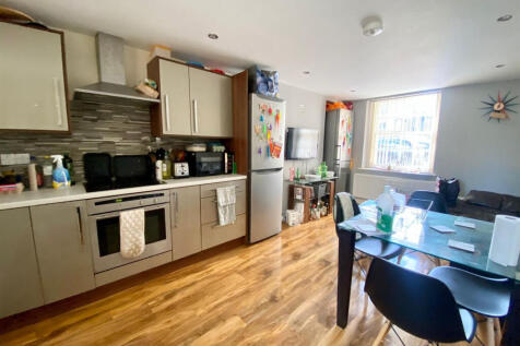 6-bed house on Aalborg Place, Lancaster, £3,198/mo