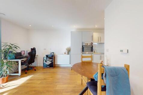 Beckton, E6, Studio For Sale By Barrain London Est