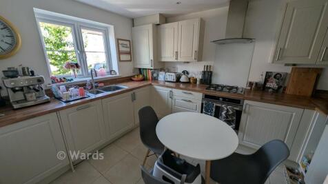 Kitchen / Dining