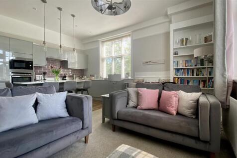 Open Plan Living Room &amp; Kitchen