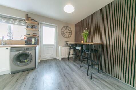 Kitchen &amp; dining room