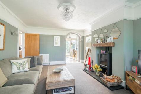 Living Room-3.jpg