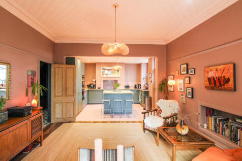 Kitchen/Dining Area