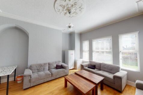 10 Burns Avenue photo 2