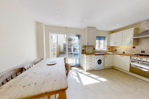 28-Easton-Square-08072024_154426