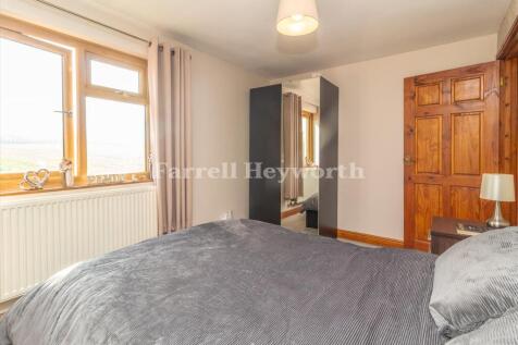 Bedroom 1 image 2
