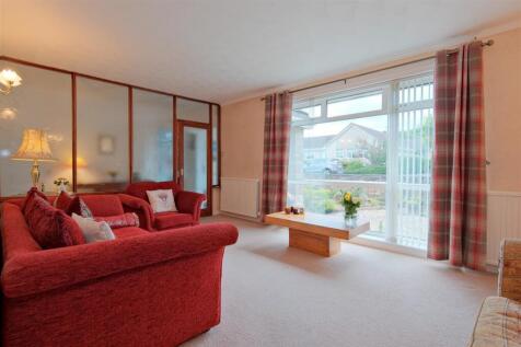 Living Room / Dining