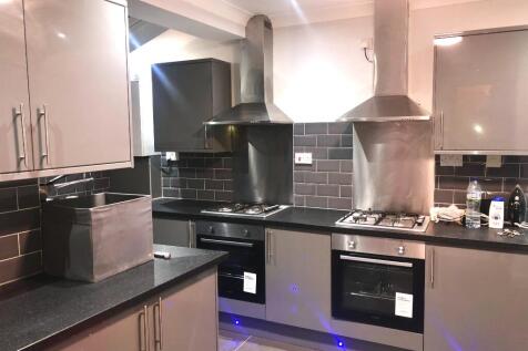 6-bed flat on Junction Road, Reading, RG1, £4,200/mo