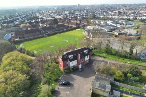 Lime Tree Close, E18