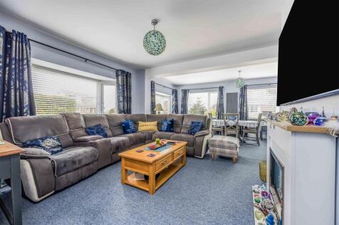 250 Havant Road, Hayling Island-Small-PorticoMarke