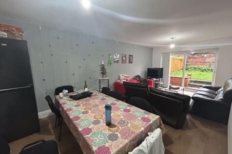 8-bed house on Allington Avenue, Nottingham, £4,853/mo