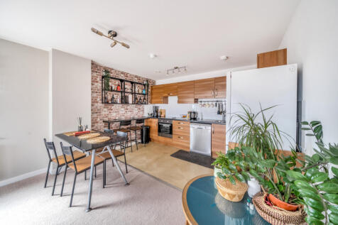 1384610-18-692861...