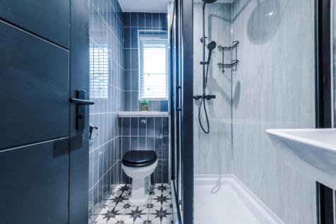 10 Capricorn Way, Bathroom 2