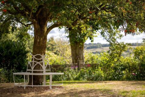 33 - High Barn - GL6 0QA - Web.jpg