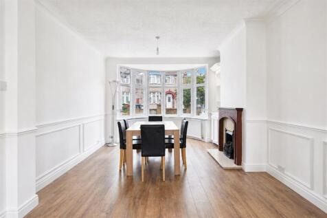 Chestnut Grove, Wembley photo 4
